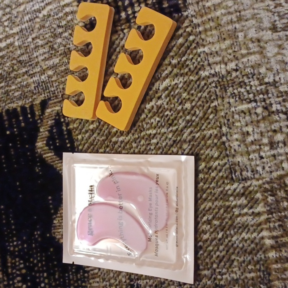 $4 Add-on New Grace & Stella Pink Moisturizing Eye Masks & Toe Separators